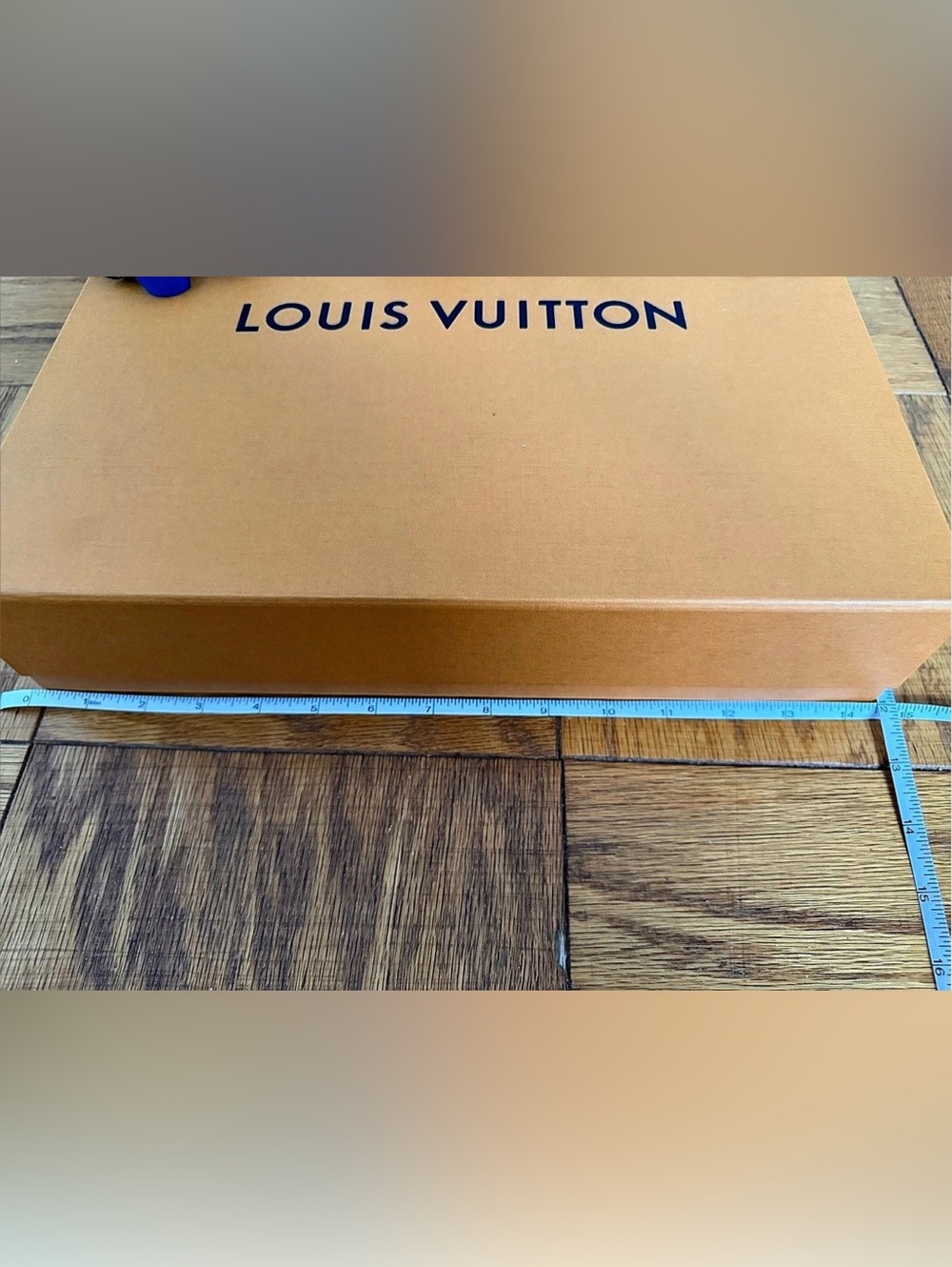 Louis Vuitton Large Gift Box with Ribbon and Tag - Picture 5 of 7